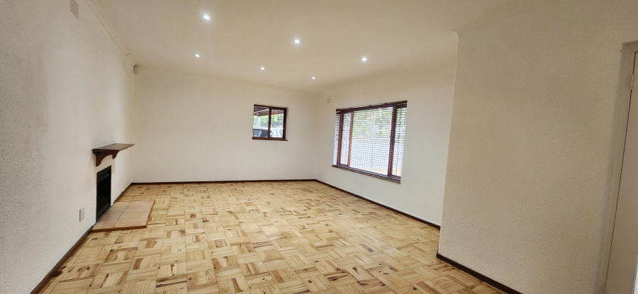 To Let 3 Bedroom Property for Rent in Meadowridge Western Cape